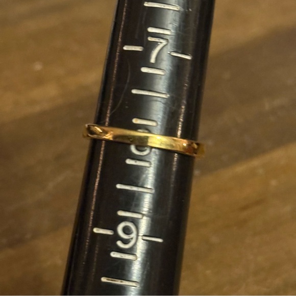 Vintage gold tone clear and purple gemstone ring - Picture 4 of 8